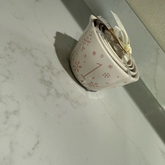 Rae Dunn White and Pink Snowflake Measuring Cups - Picture 4 of 7